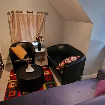 Cosy 2 Bedroom Flat - Sleeps 6 People - Close To Lewisham Dlr/Train Station Londres Extérieur photo