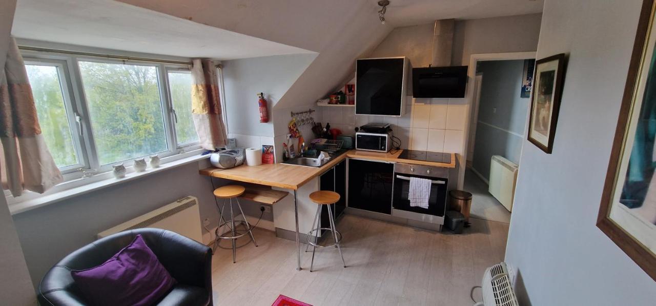 Cosy 2 Bedroom Flat - Sleeps 6 People - Close To Lewisham Dlr/Train Station Londres Extérieur photo