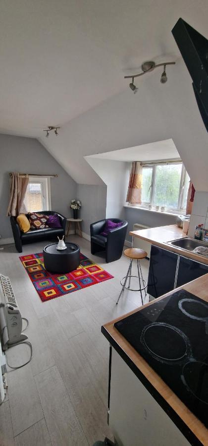 Cosy 2 Bedroom Flat - Sleeps 6 People - Close To Lewisham Dlr/Train Station Londres Extérieur photo