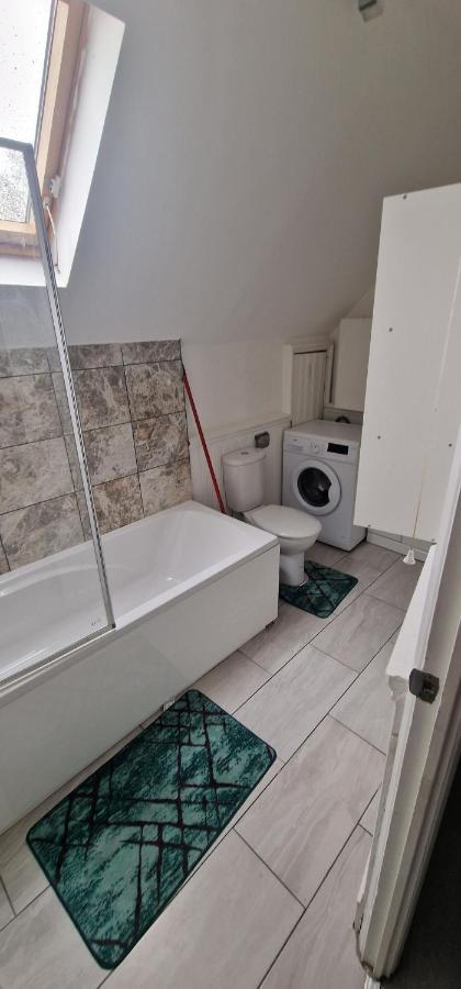 Cosy 2 Bedroom Flat - Sleeps 6 People - Close To Lewisham Dlr/Train Station Londres Extérieur photo